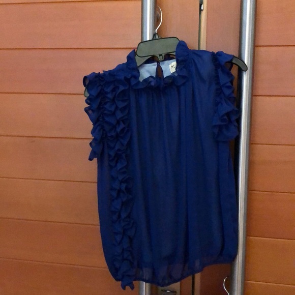 Tops - Picture 4 of 6